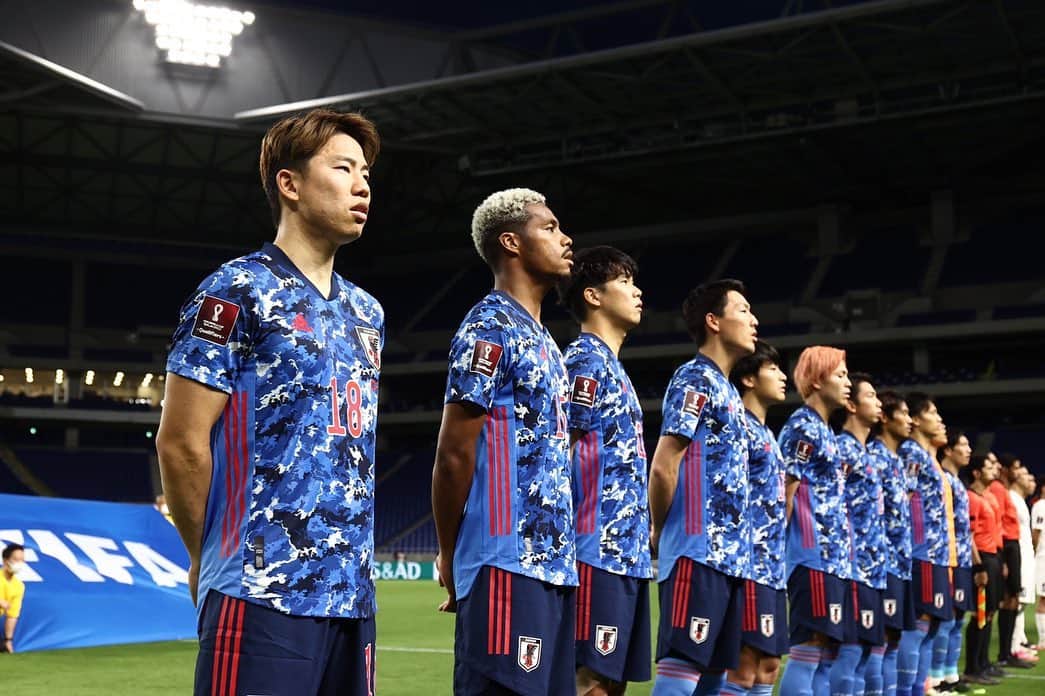 オナイウ阿道さんのインスタグラム写真 - (オナイウ阿道Instagram)「応援ありがとうございました！  勝って二次予選最後の試合を終わることができました。  このユニフォームを着て戦えるようにチームに戻ってまた頑張ります🔥🔥🔥  #代表初ゴール #ハットトリック #ゴールパフォーマンス #みーつけた #daihyo #samuraiblue  @japanfootballassociation  #OA45」6月16日 19時15分 - onaiwu_ado