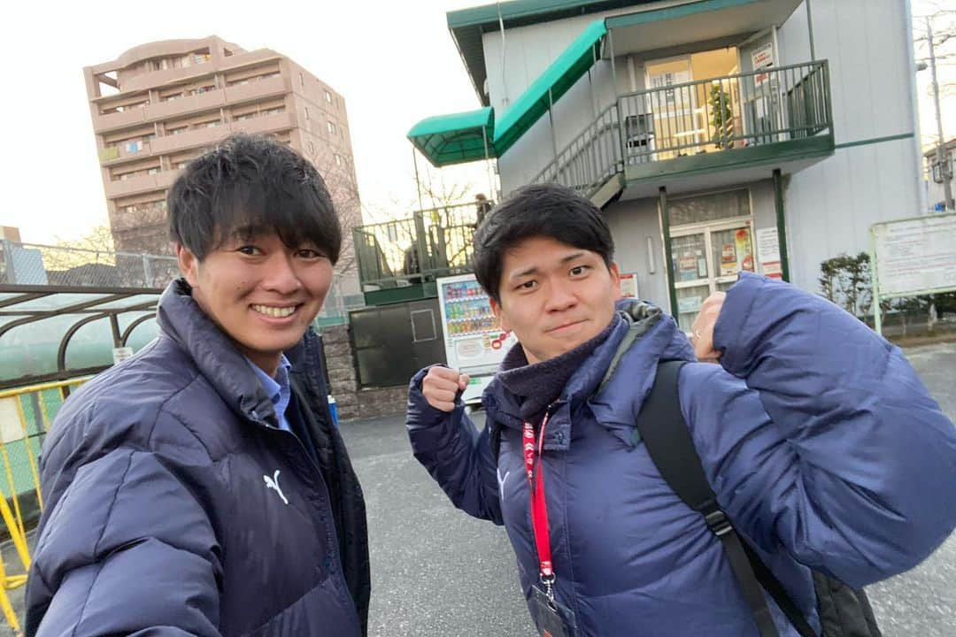 雫石将克のインスタグラム：「この４月からフリーアナウンサーになった、藤田崇寛アナウンサーが！ゴルフ、全米オープンの実況担当に！☺️！  たかぴろは元々香川の局でアナウンサーをしていて、系列同期☺️  フリーに転身してまだちょっとしか経ってないのに、海外サッカーの実況もしていて、今回はなんと全米オープン！！DAZNで絶対見なきゃ〜☺️放送は明日木曜深夜から！ がんばれ〜！！  皆さんもぜひ、DAZNチェックしてみてくださいね！  そして明徳義塾出身の松山英樹選手も出場予定！！  夜更かしになりそう🤣  #同期#日テレ#香川#高知#サッカー#ゴルフ#アナウンサー#スポーツ#野球#筋肉#グルメ#夜ふかし#観戦#トレーニング#ワークアウト#有酸素#ランニング#筋トレ男子」