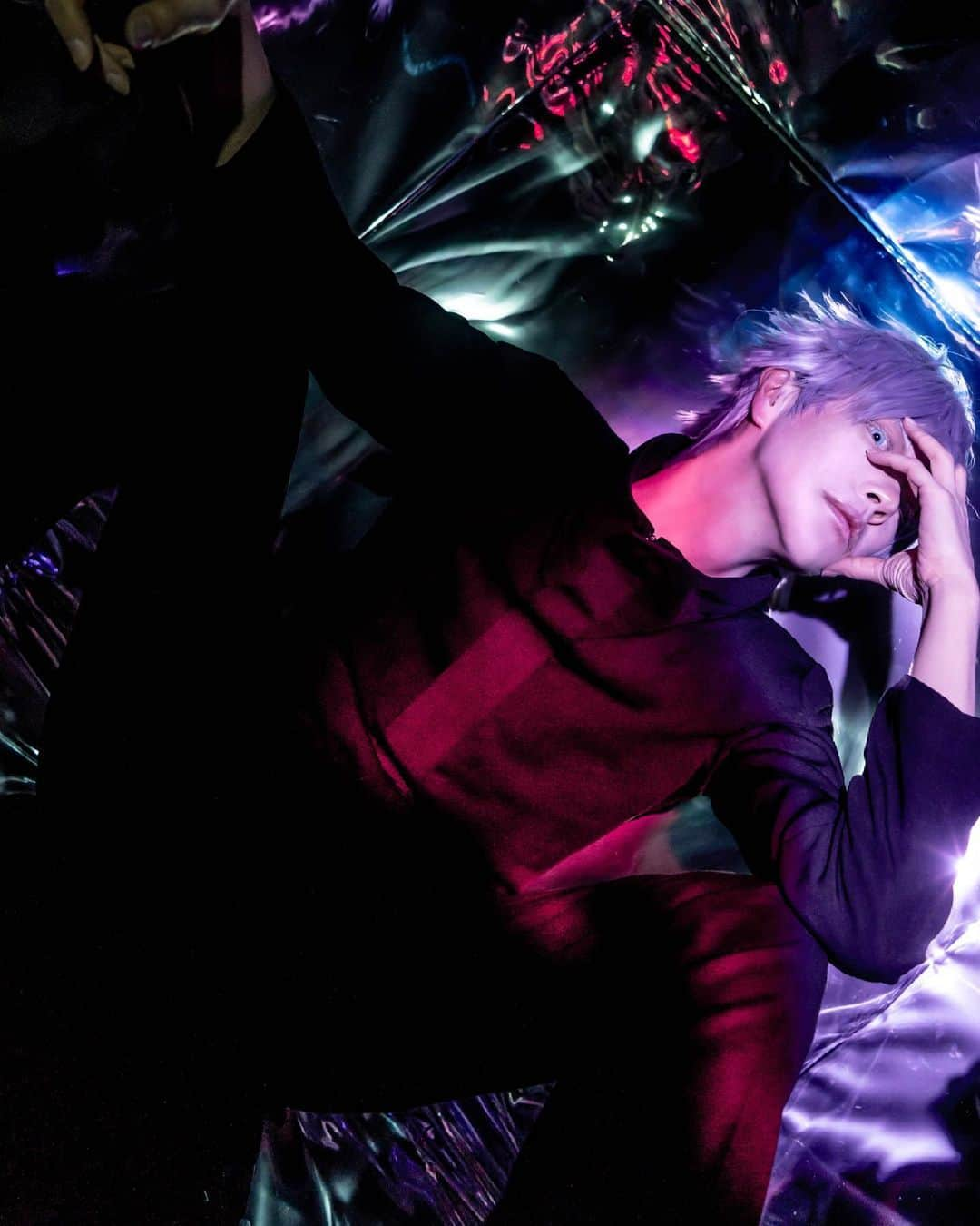 LOSTのインスタグラム：「COS | Jujutsu Kaisen | Gojo Satoru: -LOST- | Photo thx: Taotie | Spthx: Zeal  #gojosatoru #cosplay #jujutsukaisen」