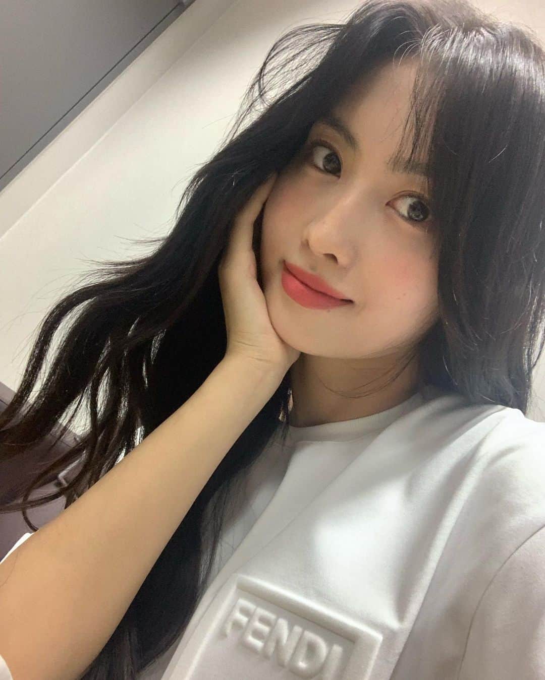 モモのインスタグラム：「momo + comfortable outfits ✨  #MOMO #트와이스 #모모 #平井もも #もも #TWICE」
