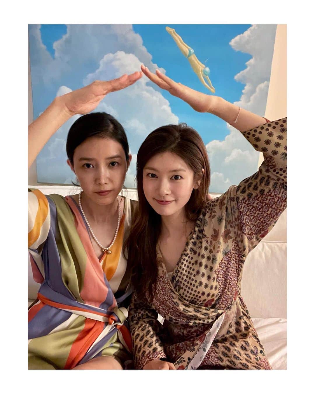チョン・ソミンのインスタグラム：「두근두근💕 드디어 #월간집 9시에 세상밖으로 나옵니다🤭 저는 사랑하는 으주으주여으주 @chae_jungan 언니와 함께 본방사수할 예정입니다! 다들 함께 볼 사람 댓글로 태그태그~~ #본방사수 #준비물 #소중한사람」