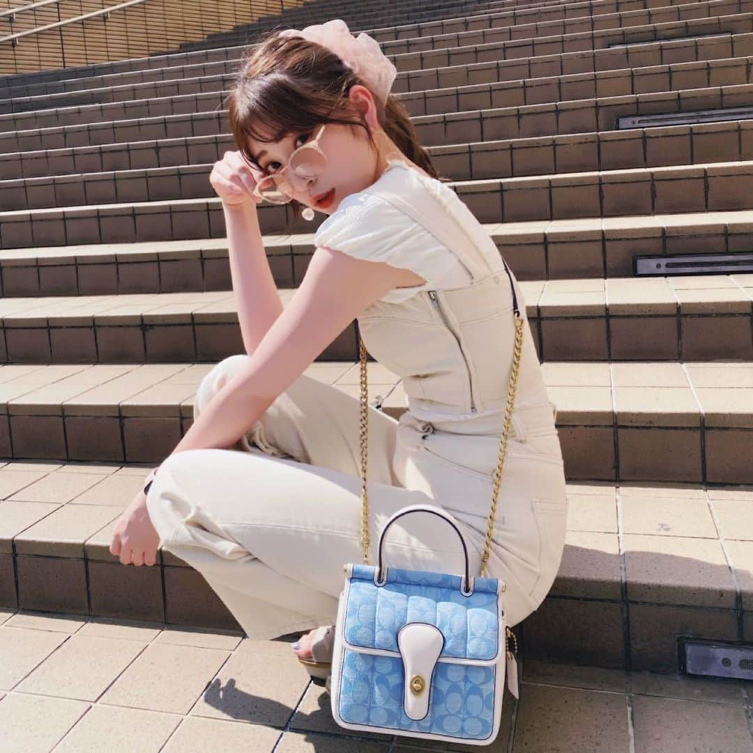 吉田朱里さんのインスタグラム写真 - (吉田朱里Instagram)「とある日の私服🦋 . 新しくゲットした @coach の バッグを持ちたかったので 全身アイボリー🤍🐣 #CoachNY @Coach #PR」6月16日 20時39分 - _yoshida_akari