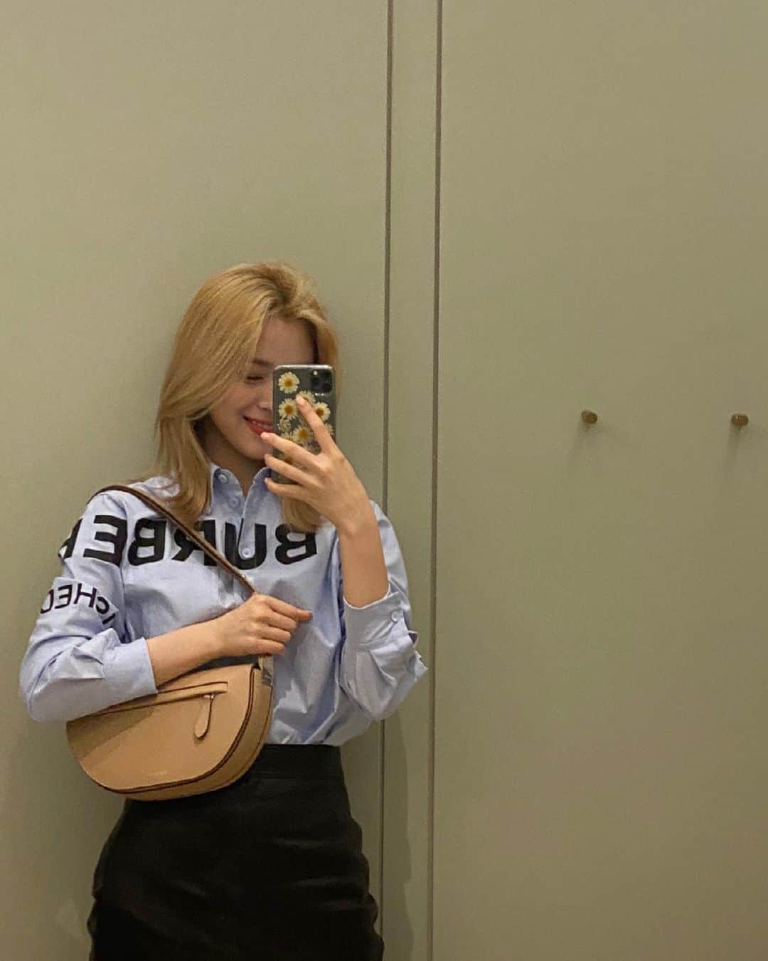 ITZYさんのインスタグラム写真 - (ITZYInstagram)「#ad #itzy #burberry @burberry」6月16日 21時14分 - itzy.all.in.us