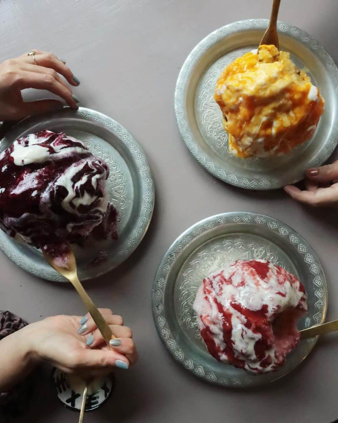 masakiさんのインスタグラム写真 - (masakiInstagram)「🍧 夏を先取り カキ氷はじめました！ ブルーベリーヨーグルト マンゴーヨーグルトソース イチゴみるくのカキ氷  今年も最高においしい♡ @monstyle.nori  @monstyle.aki  ごちそうさまー！」6月16日 21時51分 - mogurapicassowols