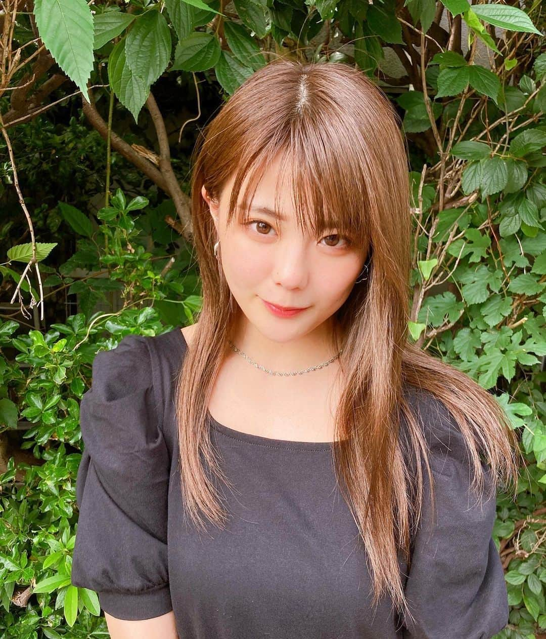 川村虹花のインスタグラム：「🖤🖤🖤 #おにゅー #黒ワンピ  #上半身だけ  #ワンピース好きな人 #いいね待ってるよ」