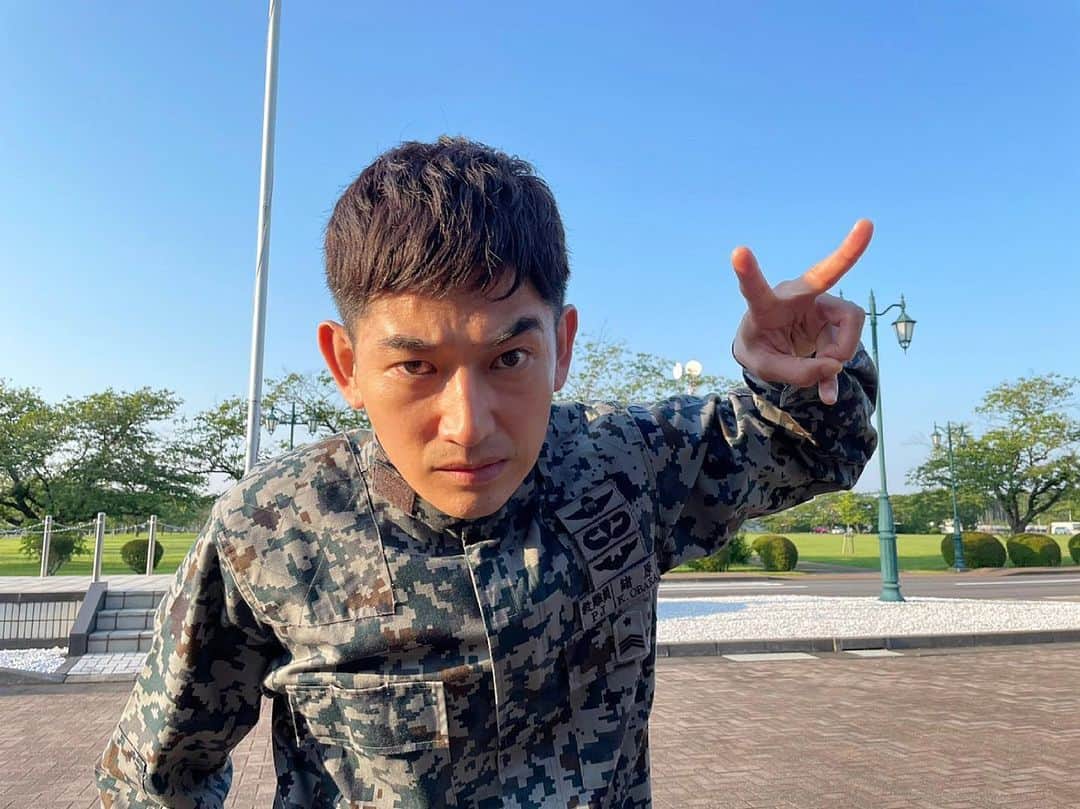 のインスタグラム：「🛩  金曜日の"ふたふたまるまる"からは #リコカツ 最終回💍 あと2️⃣日！  昨日、皆さんから沢山の" #リコカツロス "とのコメントをいただいて公式も同じ気持ちです🥲  そして最終回まで、まだまだ沢山のオフショット投稿していきますよ〜　  #永山瑛太」