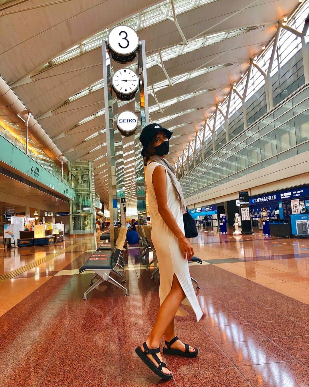 佐野千晃のインスタグラム：「お仕事であるところへ、、、！� � もうストーリー見てくれてる人はわかるか！！笑� � ちなみにどこでしょう🤤笑� � #natural #healthy #good #gilrs #gilr #cool #cute #ooted #selfie #self #face #スポーツ女子 #スポーツ #久しぶり #飛行機」