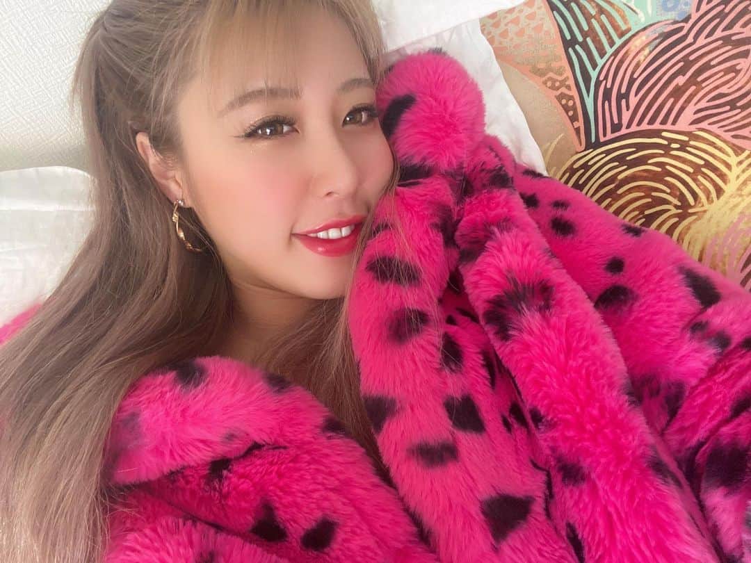 りなのインスタグラム：「シラフでライブ したのはじめて。笑 また暇な時気分でする😚  私は悪い人の印象なのか？😂 いい人だよ😂笑」