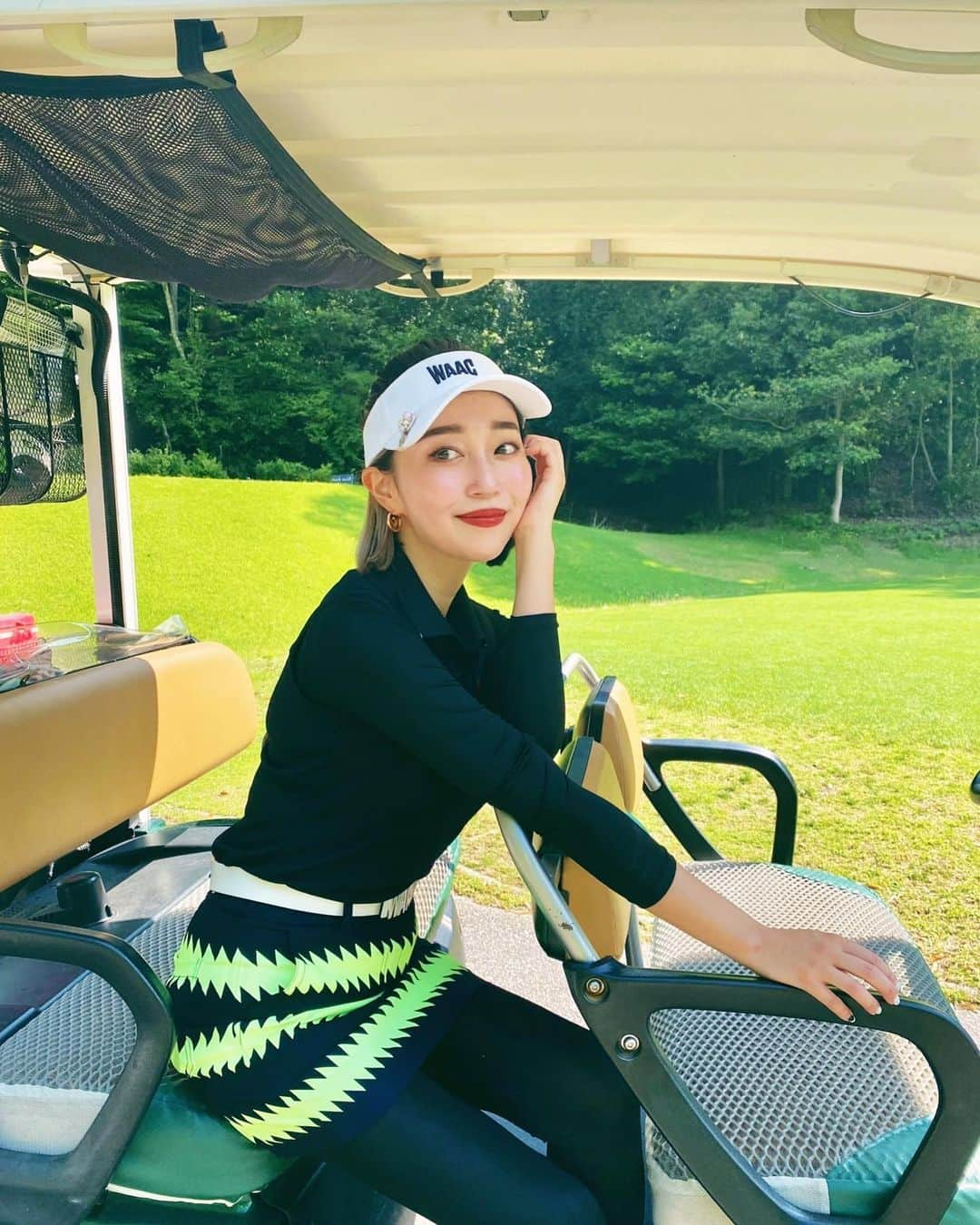 梅谷安里さんのインスタグラム写真 - (梅谷安里Instagram)「🏌️‍♀️🏌️‍♀️🏌️‍♀️ 新しくゴルフ記録でゴルフInstagram始めたよ💚 @anriworld_golf  日焼けしたくなくて UVインナー着て完全防備😎 の結果、真っ黒コーデになってしまった。笑 焼けたくないけど インナー着ない方がウェア可愛いし迷うところ🥺 そんな昨日もおにゅーな @waacjapan_official 😈 ・ ・ #ゴルフウェア#golf#golfwear #ゴルフ女子#ラウンド#ゴルフ」6月16日 22時34分 - anriworld