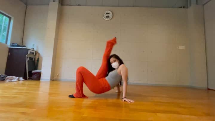 Ayanaのインスタグラム：「_ ⚜️⚜️⚜️⚜️⚜️⚜️⚜️⚜️⚜️ . 6/16 Vogue Practice . Choreo by me. . 滝汗かいて踊るfemmeが1番楽しい🔆 . Thanks @htarmika25 💋 . @tofuquing @houseoforicci @oriccijapan ⚜️⚜️⚜️⚜️⚜️⚜️⚜️⚜️⚜️ #dance#dancer#dancevideo#practice #vogue#voguing#voguer#voguefemme #voguefem#feminine#sexy#longhair #whipmyhair#japan#japanesegirl#voguechoreo #houseoforicci#houseoforiccijapan#ayanaoricci #ダンス#ダンサー#ダンス動画#ヴォーグ#ヴォーギング#コレオ」