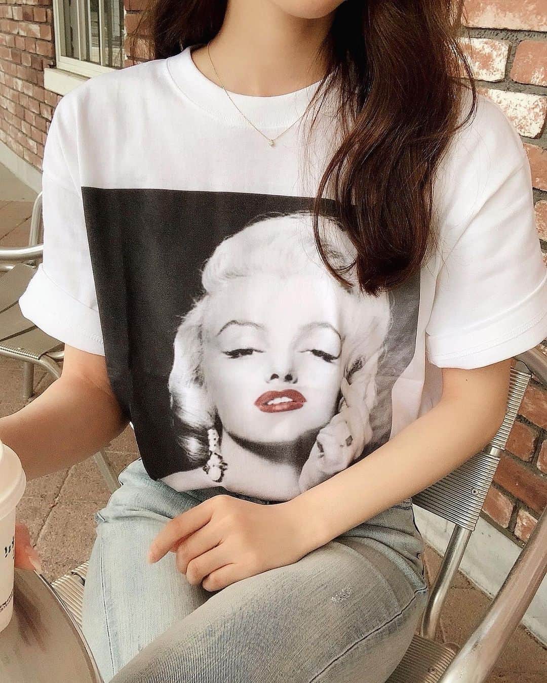 MISAKIさんのインスタグラム写真 - (MISAKIInstagram)「★ 𝑀𝒶𝓇𝒾𝓁𝓎𝓃 𝑀𝑜𝓃𝓇𝑜𝑒  キュンですT-shirt 🧡💛🧡 @rarete2015   #今日のコーデ #今日のメイク #ファッション #夏コーデ  #Tシャツ #デニムコーデ  #marilynmonroe」6月16日 23時27分 - y.bellafiorire
