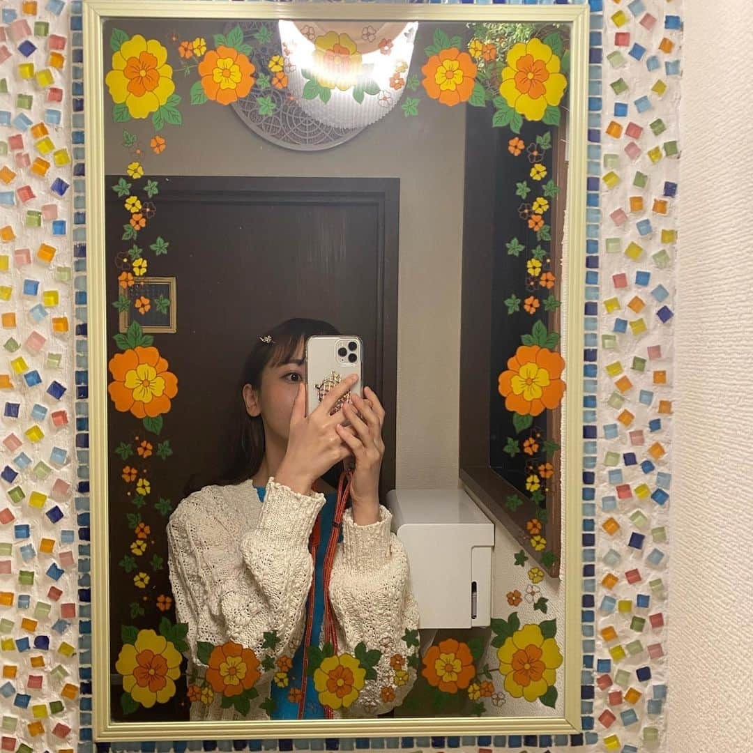 三戸なつめさんのインスタグラム写真 - (三戸なつめInstagram)「みんなおはよー！ ハッピーになれる鏡🧡🌼🧡🌼 わたしもおうちこんなにしたい😂🌼✊ @jiadoufua さんはハッピーになれるものがいっぱいでした #mito_natsume」6月17日 9時06分 - mito_natsume