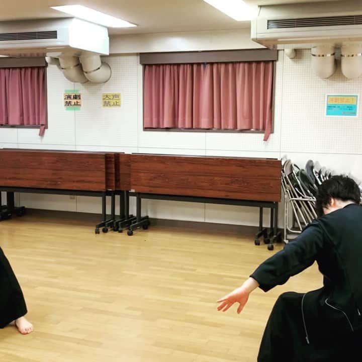 霜月紫のインスタグラム：「久しぶりの稽古 楽しかった☺️ 翌日全身バキバキ😂」