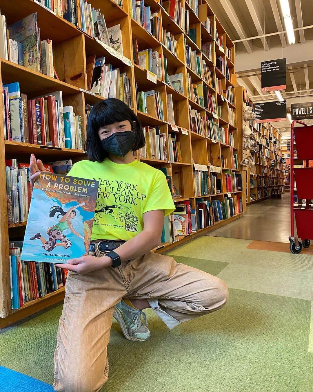 白石阿島さんのインスタグラム写真 - (白石阿島Instagram)「@powellsbooks has been high on my list of places to go for a hot minute and the place did not disappoint! I associate bookstores with my childhood days which always seem to give me a sense of nostalgia, in a good way... On the topic of childhood and books, it was very surreal to see my book on a shelf for the first time! Cannot get over the fact that my book is in Powell’s 😆   bonus slides: I’m pretty sure we found the deepest secrets to the universe in the metaphysics aisle.」6月17日 4時05分 - ashimashiraishi