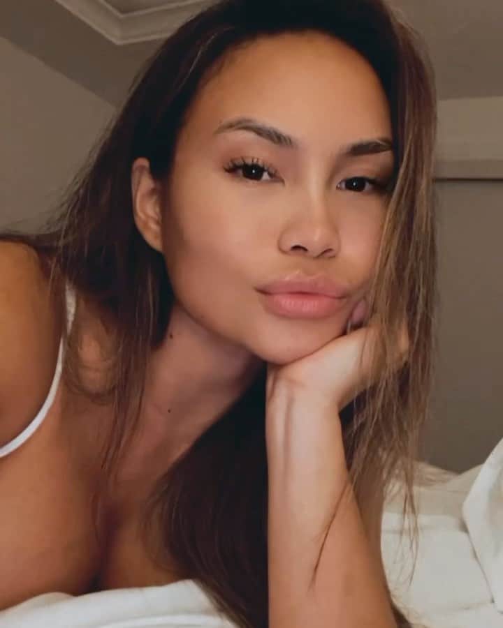 ダフネ・ジョイのインスタグラム：「Satisfy My Soul」
