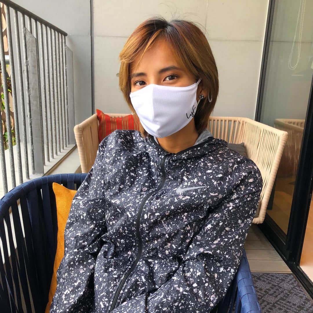 佐野千晃のインスタグラム：「6月16日に福岡、天神にオープンした lyf Tenjin Fukuoka（ライフ天神福岡）に泊まってるんですが中がもう可愛すぎて、、、🥺   バルコニーもロビーもキッチンもバーも全部可愛い🥺   シェアスペースが充実してて、素敵空間🥺   コリビング型ホテルって言うんだって！   福岡を表したアートが色んなところにあって、どこを見ても楽しい！！   そしてどこを撮っても絵になるにょ😍   カラフルで福岡って感じが全面に出てて🥺   幸せ🥺   #natural #healthy #good #gilrs #gilr #cool #cute #ooted #selfie #self #face #スポーツ女子 #スポーツ #livelyfhere #lyftenjin #lyfスタイル #ライフ天神福岡 #PR」