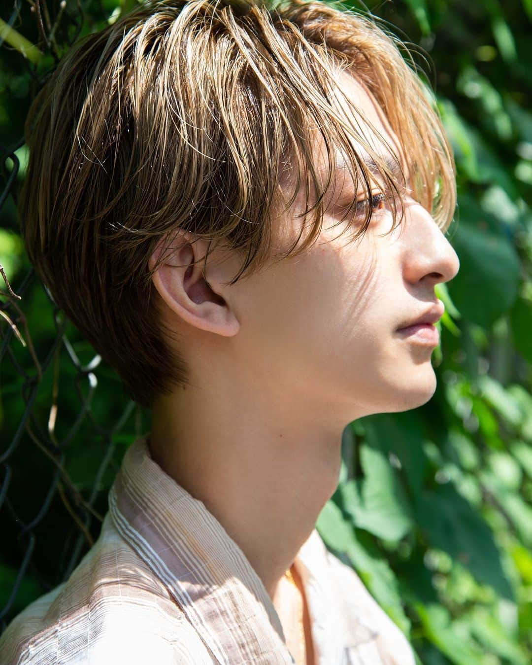 雄三 雨宮さんのインスタグラム写真 - (雄三 雨宮Instagram)「Yuzo Amemiya June style  ブロンドセンターパートに プチローライトでコントラストを！ スタイリングはサクッとバームで！  hair @amezooon  model @gen.a1  photo @ryok.1020   #センターパート #ディカプリオ #ディカプリオヘア  #メンズヘア  #メンズヘア美容師 #メンズ美容師 #メンズ髪型 #メンズカット #メンズスタイル #メンズパーマ #パーマヘア #パーマ男子 #パーマ #スパイラルパーマ #メンズスパイラルパーマ #ツイストスパイラルパーマ #ツイストパーマ #ツイスト #スパイラルパーマ #イケメンヘア #ハイトーン #ハイトーンカラー #ハイトーンメンズ #ハイライトヘア #ハイライト髪型 #ハイトーン髪型 #YouTube #oceantokyo #oceantokyoOVER」6月17日 19時44分 - amezooon