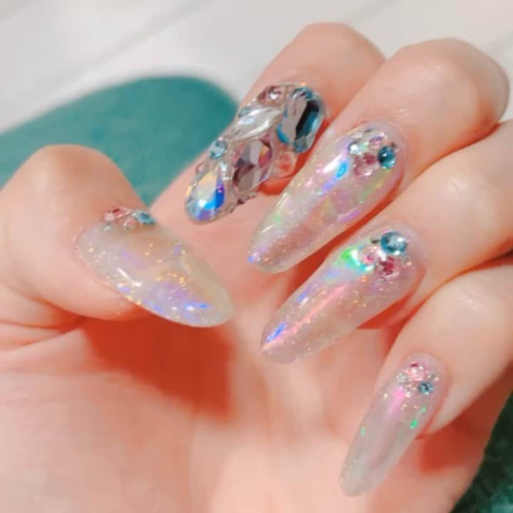 のインスタグラム：「ネイル可愛い🌸 #ちゅるんネイル #オーロラネイル #aurora #新宿 #shinjuku #ネイルサロン #キラキラネイル #ゴテゴテネイル」