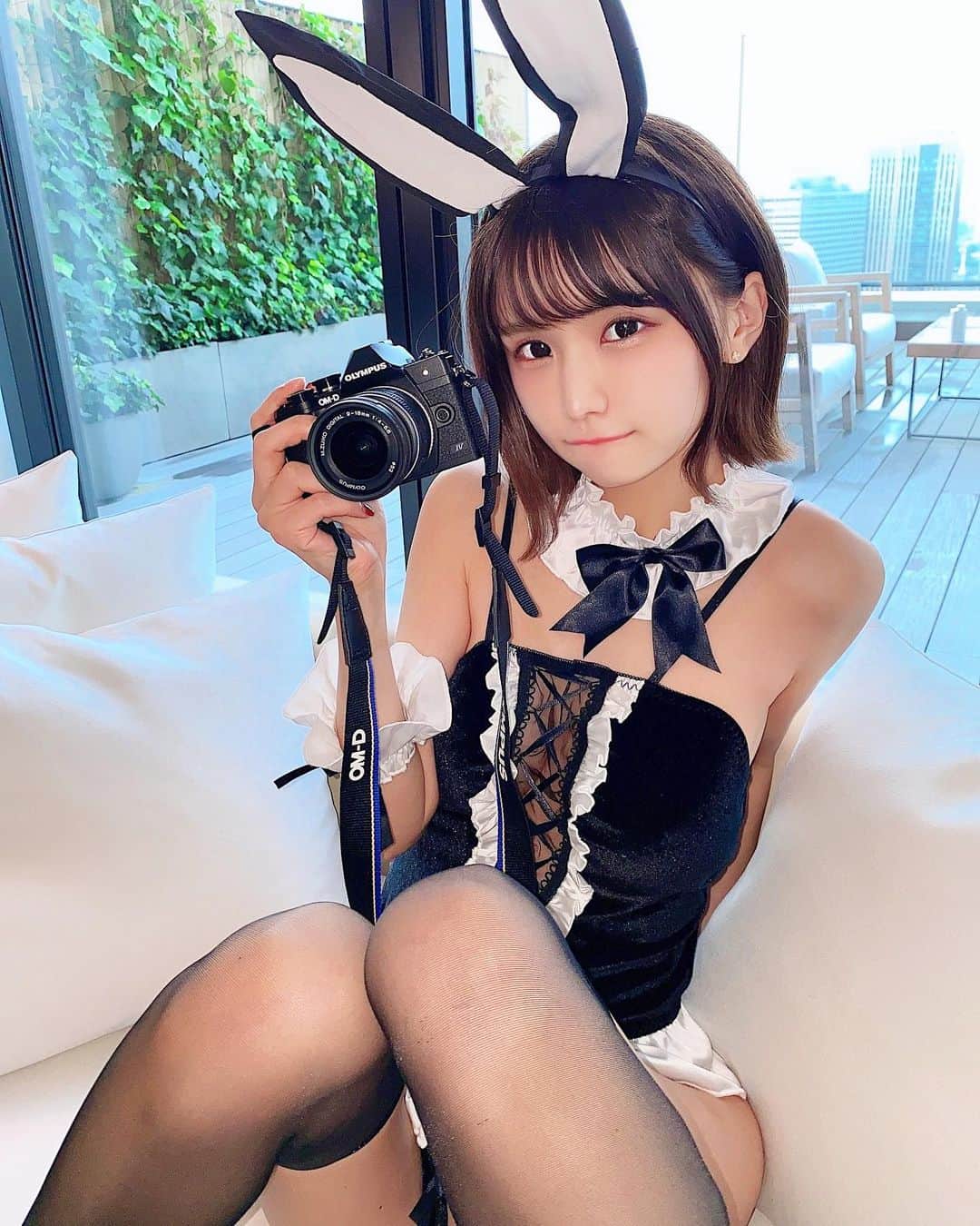 みもれもんさんのインスタグラム写真 - (みもれもんInstagram)「Hello ~ 💓 It's a new camera I bought 🤍 ・ ・ こんにちは〜🍋🤍 新しく買ったカメラだょ〜📷🐰💓 撮ってみたけど、なかなか難しくて 使いこなせなかったです⊂( ・ ̫・ )⊃三笑 午後も頑張ってください🤤✌️ ・ ・  #mimoremon #camera #Japan #fashion #japanese #2021 #みもれもん #インスタグラビア #ショートヘア #ボブ #黒髪 #カメラ #日本女孩 #大人女子 #一个人生活 #日本女孩 #バニーガール #bunny」6月17日 11時45分 - mimore_mon0929