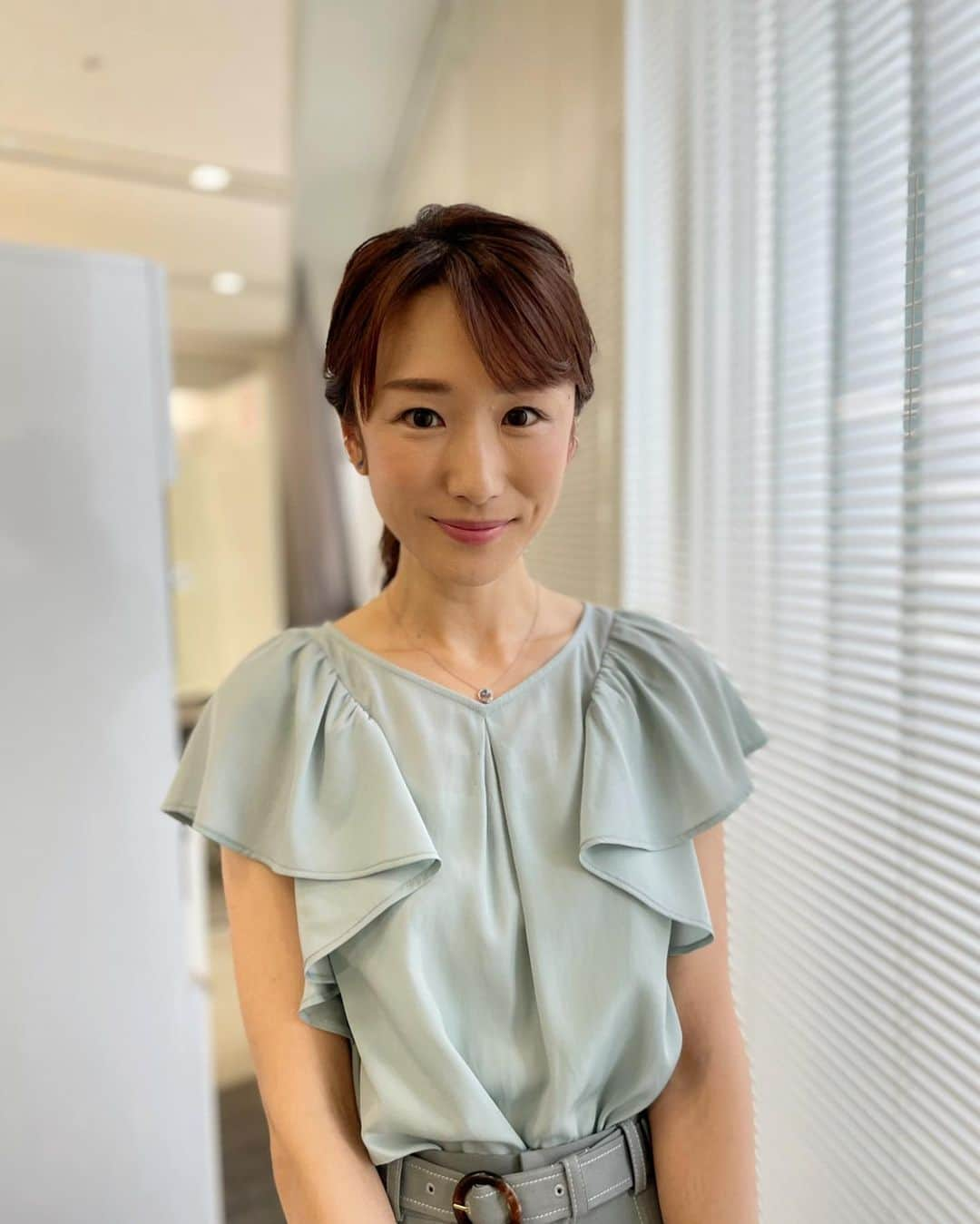 堂真理子さんのインスタグラム写真 - (堂真理子Instagram)「「大下容子 ワイド！スクランブル」放送中です！ 爽やかなミントグリーンの衣装でした💕 明日もよろしくお願いします♫  ☆ブラウス,スカート… #LAISSE PASSE ☆アクセサリー… #starjewelry   #大下容子ワイドスクランブル #ワイドスクランブル #ニュース #テレビ朝日 #堂真理子 #アナウンサー #アナウンサー衣装」6月17日 11時56分 - mariko_do