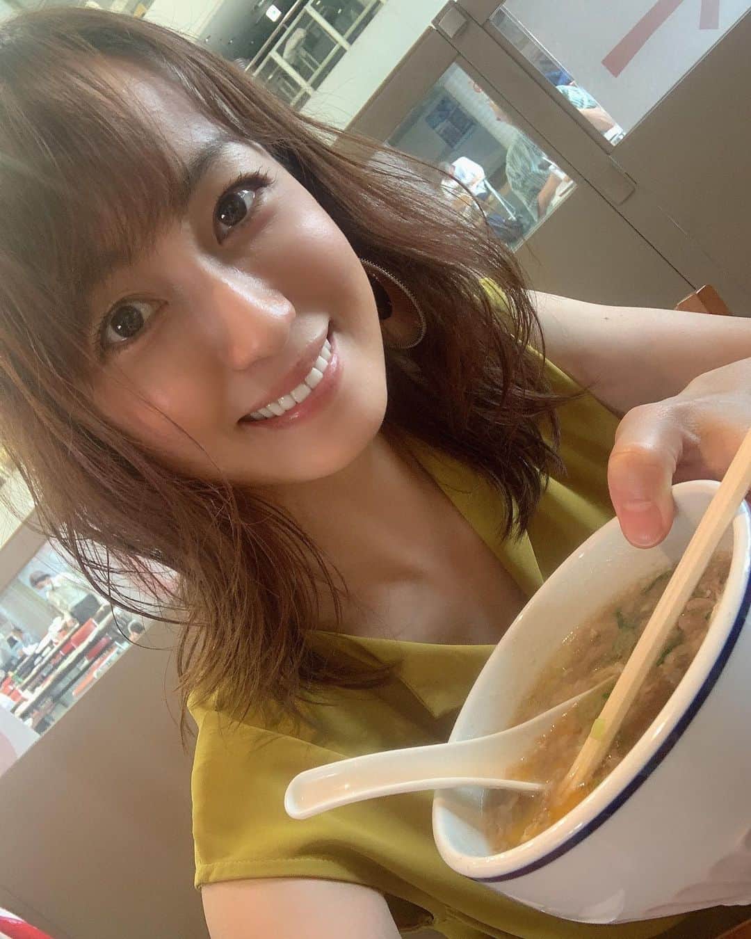 及川奈央さんのインスタグラム写真 - (及川奈央Instagram)「肉吸！なんて美味しいのでしょう。。 1Rから12Rまで既にある程度は昨夜予想して購入済みなのですが 2Rで三連単的中しました( ˶ ̇ᵕ​ ̇˶)  #高松宮記念杯  #ケイリン女子部」6月17日 12時06分 - naooikawa