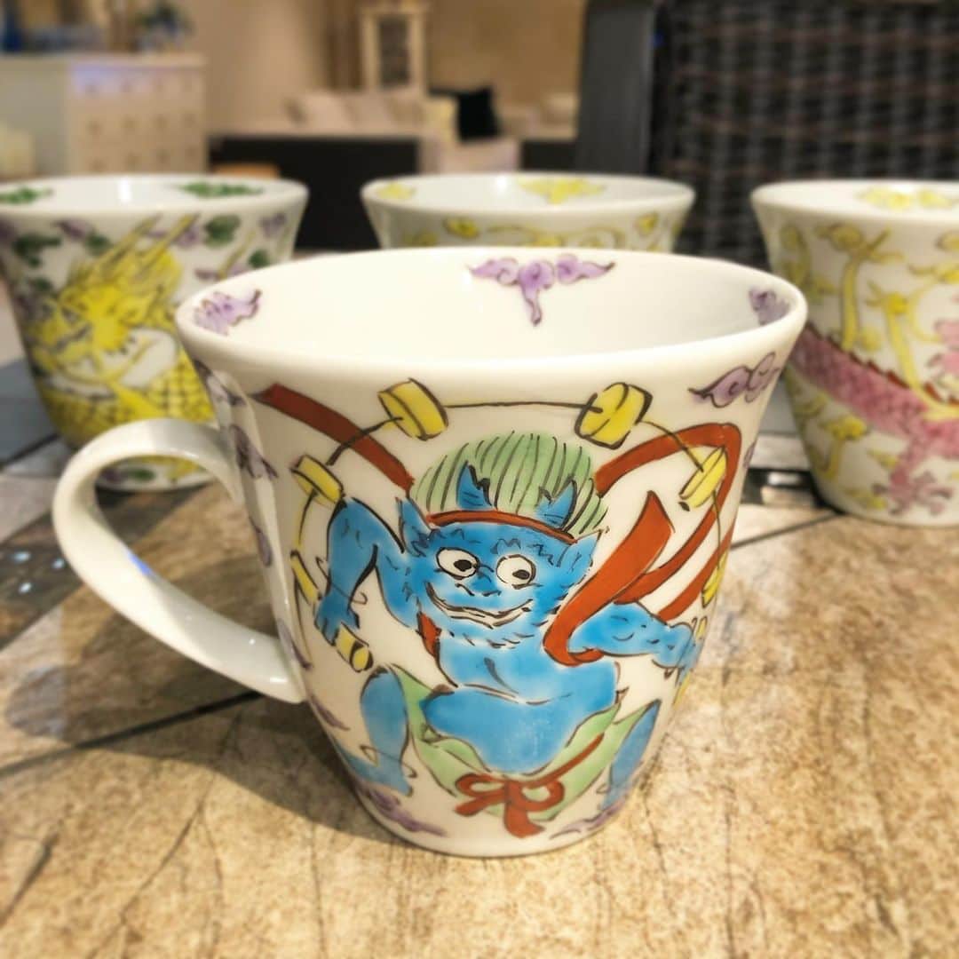 千秋さんのインスタグラム写真 - (千秋Instagram)「また陶芸家の加藤雅一さんの器を買っちゃった☕️ デザインは、こういうのが欲しい！って個人的にお願いしたものです。  #加藤雅一 #風神雷神 #千秋インテリア」6月17日 12時06分 - chiaki77777