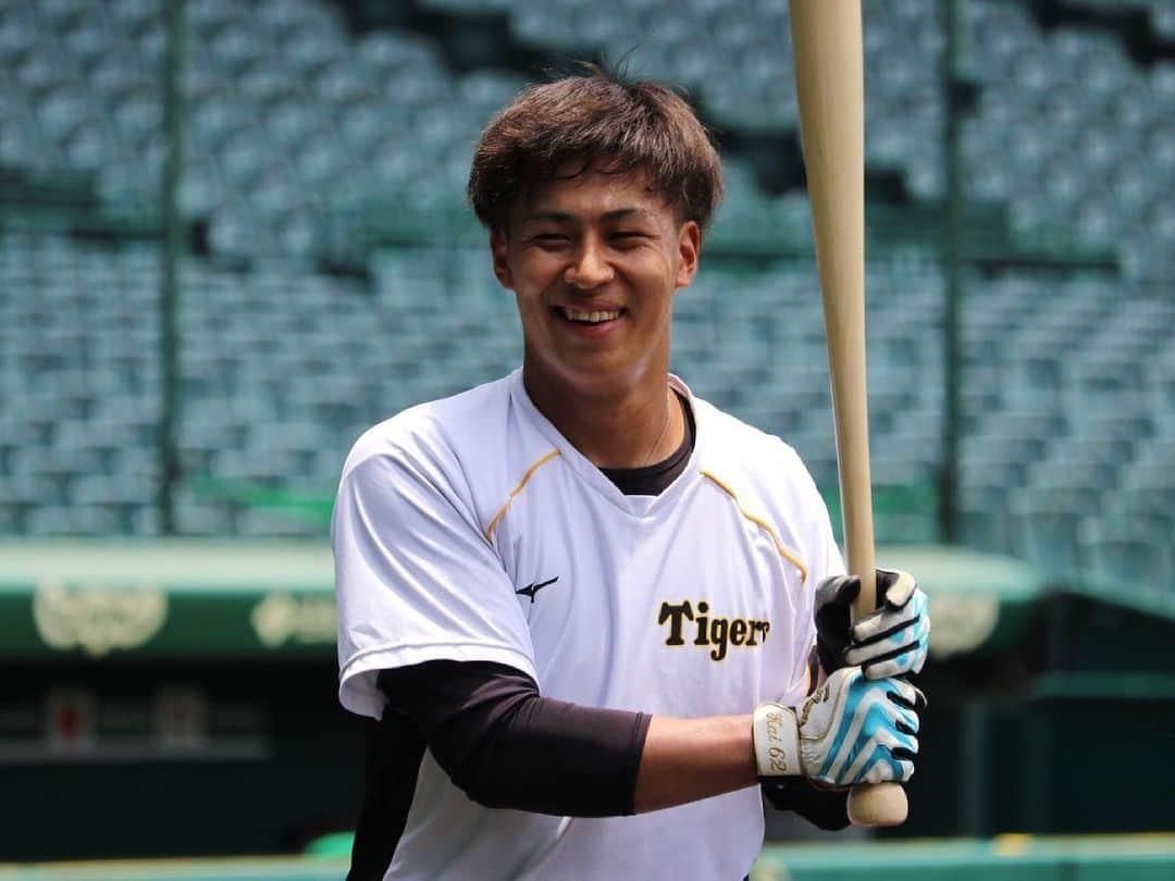 阪神タイガースさんのインスタグラム写真 - (阪神タイガースInstagram)「チームは今日も、甲子園球場で全体練習を行いました！  #梅野隆太郎 選手#青柳晃洋 選手#岩貞祐太 選手#植田海 選手#佐藤輝明 選手 #阪神タイガース #挑超頂」6月17日 13時22分 - hanshintigers_official