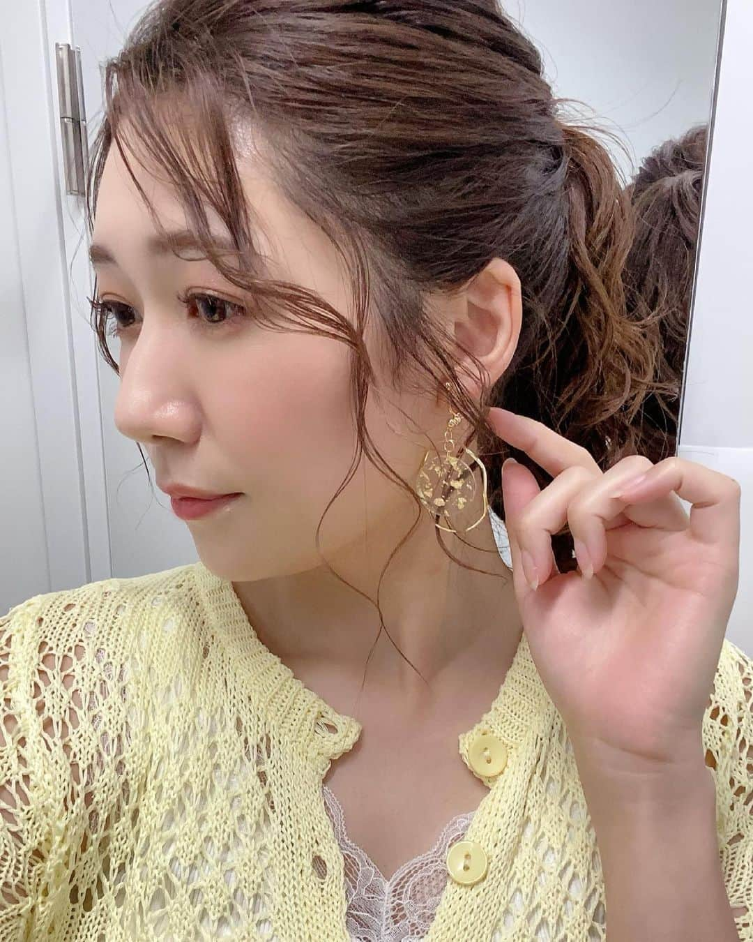 穂川果音さんのインスタグラム写真 - (穂川果音Instagram)「hair style  ポニーテール♪  earrings→ @lefua.closet  　#ヘアスタイル　#ヘアアレンジ　#ポニーテール　#ポニーテールアレンジ　#アップスタイル　#hairstyle #hairarrange #イヤリング　#earrings  #ミディアムロング　#夏コーデ　#梅雨コーデ」6月17日 13時36分 - hokawakanonn