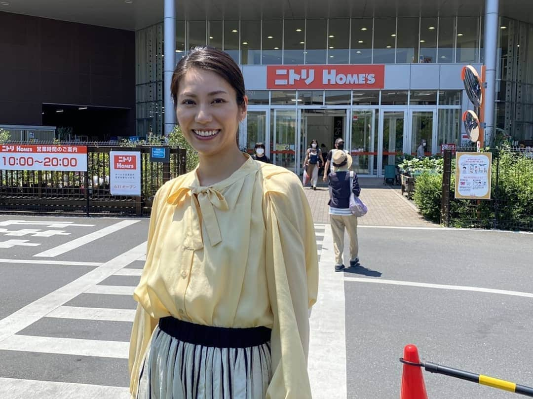 テレビ東京「ガイアの夜明け」さんのインスタグラム写真 - (テレビ東京「ガイアの夜明け」Instagram)「【ガイアの夜明け】 6月18日(金）夜10時『ニトリの新たなる野望～独占密着！ホームセンター参入の舞台裏～』  日用品だけでなく、DIY用品や園芸用品までが揃う人気のホームセンター。 競争が激しいこの業界に、家具の最大手「ニトリ」が、 ７位の「島忠」を買収して参入しました。  ガイアでは半年間にわたって、その舞台裏に独占密着。  さらに「お、ねだん以上」のファミレスやアパレル参入など 名物創業者・似鳥昭雄会長の大いなる野望、その全貌に迫ります。 ぜひお楽しみに。  ≪ロケ≫ ブラウス#LEQUIPE スカート#BEATRICE #BLOOM ≪スタジオ≫ カーディガン、プルオーバー#LOUNIE スカート#BEATRICE #BLOOM ≪取材≫ #ニトリホールディングス #島忠」6月17日 14時25分 - gaia_no_yoake