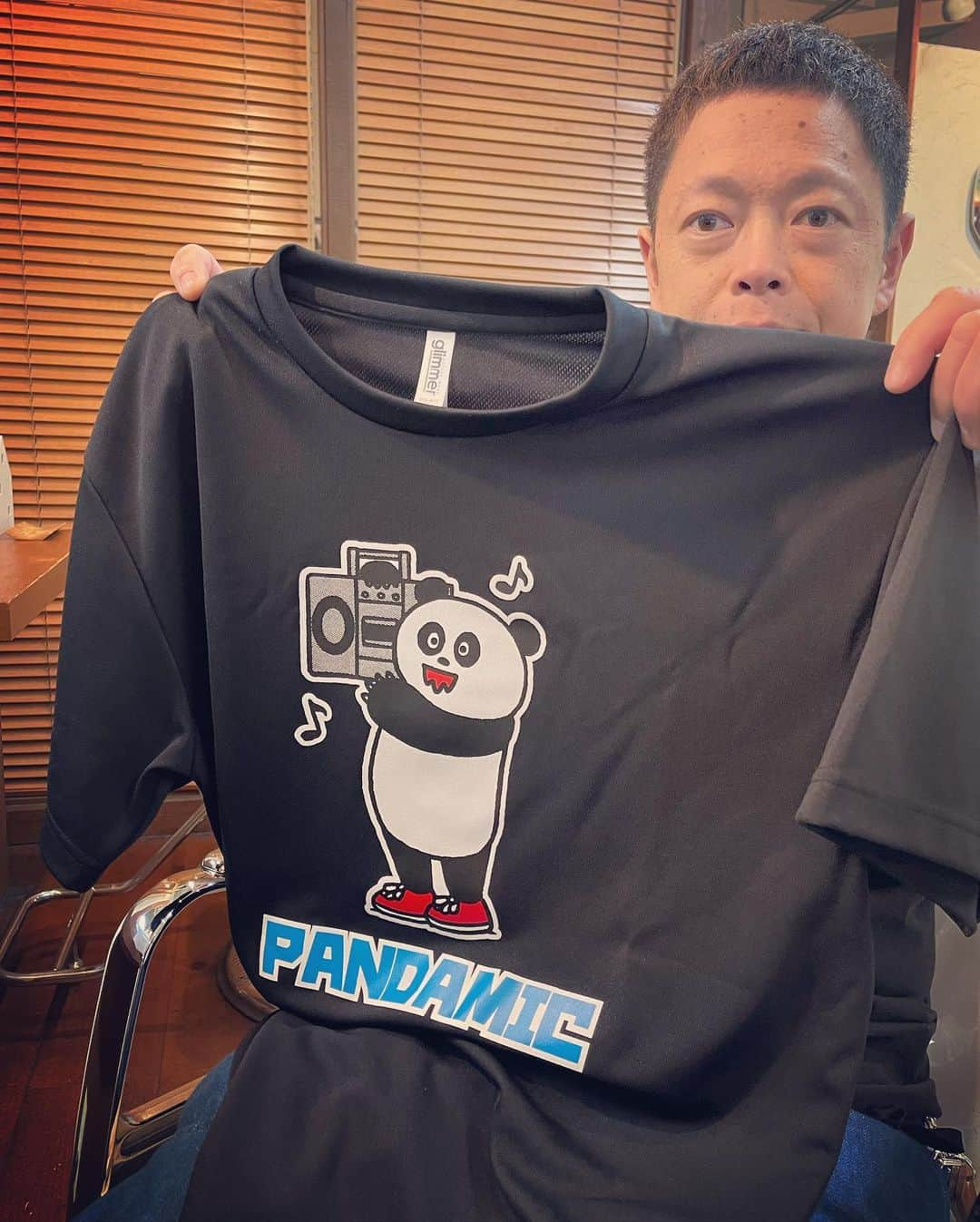 杉本知香さんのインスタグラム写真 - (杉本知香Instagram)「ネゴちゃんにもらったTシャツ可愛ゆい🐼😍❣️ 最近再ブレイク中のジョイマン😆 なんだこいつーTシャツ、ネゴちゃんに描いてほしいな（笑）  #中目黒美容室 #ジョイマン池谷#ジョイマン #なんだこいつー#ナナナナーナナナナー  #ネゴシックス#nego6#ネゴT #華大さんと千鳥くん」6月17日 14時44分 - sugimotoc