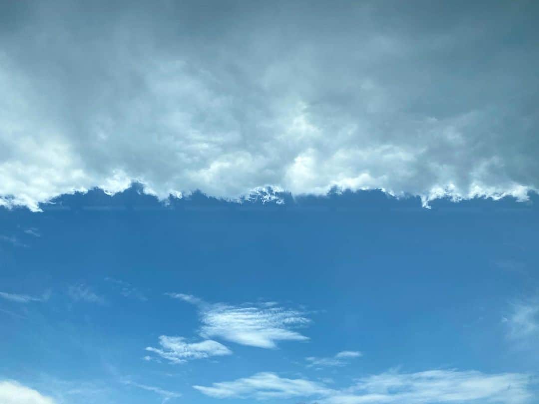 早坂香須子さんのインスタグラム写真 - (早坂香須子Instagram)「早朝に東京を出て海辺の撮影。雨予報を覆して晴れた！と思いきや天気雨、からの晴れ。いろんな空が見れた1日でした。」6月17日 15時04分 - kazukovalentine