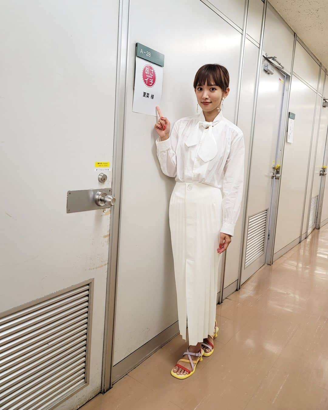 夏菜さんのインスタグラム写真 - (夏菜Instagram)「今日の「あさイチ」のstyling🥻 Shirt @manon_official Skirt @_irene__official_ Earring @somnium_22 Shoes @camper_japan Stylist @erica_mimura」6月17日 15時25分 - natsuna_official