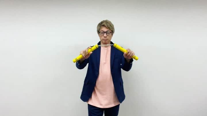 田村淳のインスタグラム：「趣味 ヌンチャクをはじめました… まだ上手くないですが… 時々動画アップします^_^  #ヌンチャク #継続は力なり」