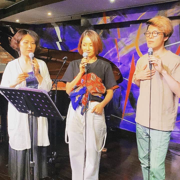 宮本美季のインスタグラム：「今夜、六本木サテンドールにて、宮本美季と伊藤大輔と宮本貴奈による久々のライブ！まだ当日券もございます❤️配信もやってますのでみてねー！ 配信のご予約→ https://www.mahocast.com/mikimiyamoto/live/6940  リアルライブのご予約→03-3401-3080 お待ちしております！  #VoiceDaisukeIto  #TakanaMiyamoto」