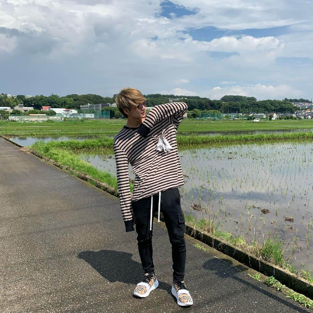 EZAKI YOSHIKIさんのインスタグラム写真 - (EZAKI YOSHIKIInstagram)「田んぼ🌾キレイ」6月17日 18時05分 - yoshikiezaki