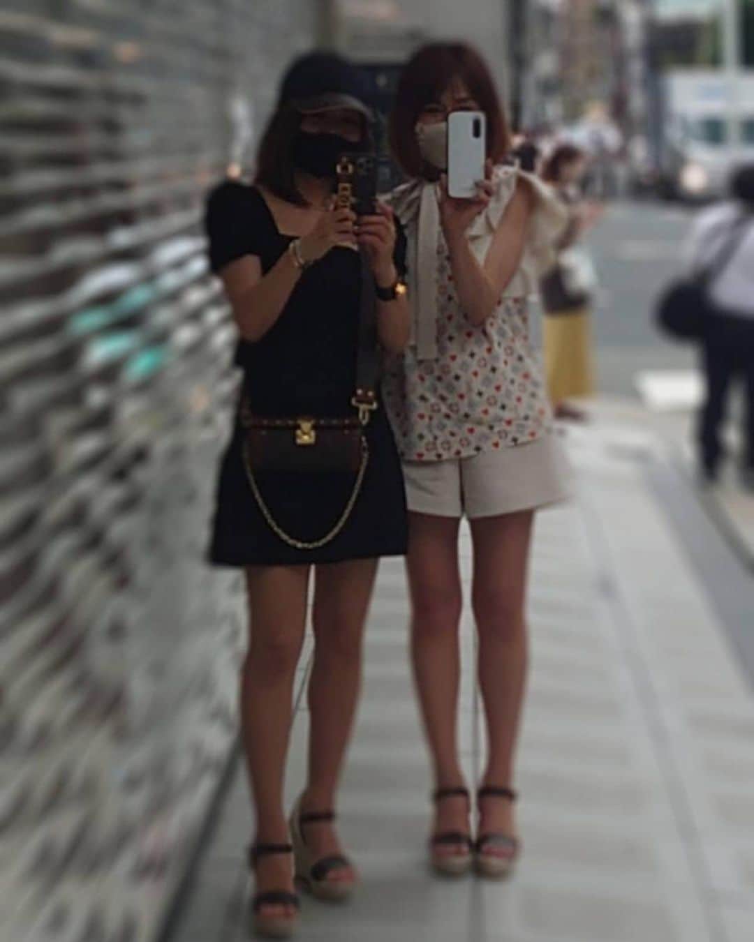 ikuさんのインスタグラム写真 - (ikuInstagram)「こんばんは♡ おつかれさまー♡ ・  @lecafev  のテラス気持ちよかった💙 私はさくらんぼケーキ😋マンゴーパフェも気になってたけどお昼にコース料理食べたから無理かなと😅次こそ！！ いずみちゃんは細いのにほんとよく食べるわ😂🍮 この日でまだ会って4回目？ほどやけどやっぱ昔から知ってるような不思議な感覚💕✨😂  @i.i.tee  ちゃん ・ ・ キャップ、iPhoneケース、バッグ、サンダル、Louisviton🤎 ワンピースはZARAです🤣🤣 この日はサンダル同じの持ってるから合わせました😊🤎  ・ #ルイヴィトン#Louisviton #カフェ巡り#心斎橋グルメ#大阪カフェ#ケーキ#スイーツ好き#プリン#カフェラテ#ZARA#テラス #会えてよかった」6月17日 18時05分 - cheriee515