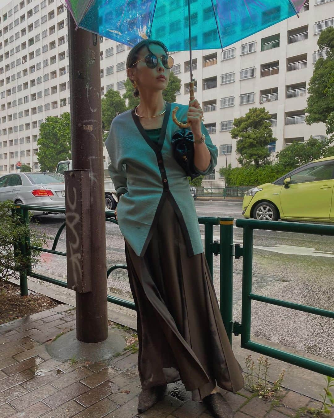 黒石奈央子さんのインスタグラム写真 - (黒石奈央子Instagram)「今日の私服。  最近雨多くてヤンなっちゃうよね。 . .  tops 6/25 skirt  6/18 shoes 発売中 bag  @ameri_omotesando   @ameri_shinjuku @amerivintage @ameri_daikanyama @ameri.shinsaibashi  @ameri_omotesando #ameri#amerivintage #fashion #vintagefashion #coordinate#ootd#outfit#osanposnap #705_outfit #大人ファッション #大人コーディネート #大人スタイル #modestyle #modefashion#modecasual」6月17日 20時31分 - blackstone705