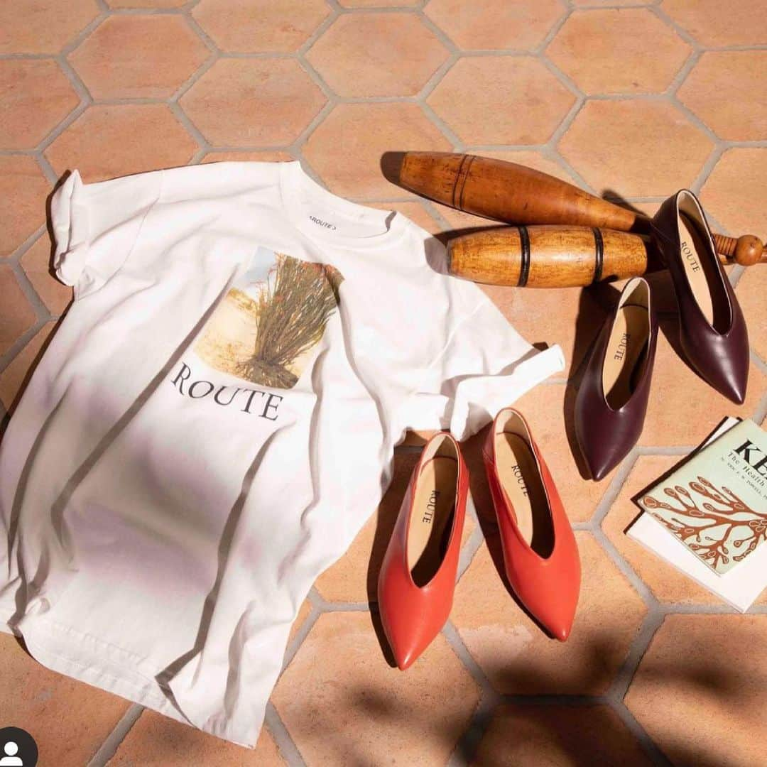 辺見えみりさんのインスタグラム写真 - (辺見えみりInstagram)「@laroute_official さんとの コラボT shirt、shoes作りました💛 6/19.20のpop upでも購入できますし(shoesは受注になります)、 @laroute_official さんのwebでも購入できるようになるみたいです😌 (pop upには私も参加させていただきます)  #ラルート #laroute」6月17日 20時57分 - emiri_hemmi