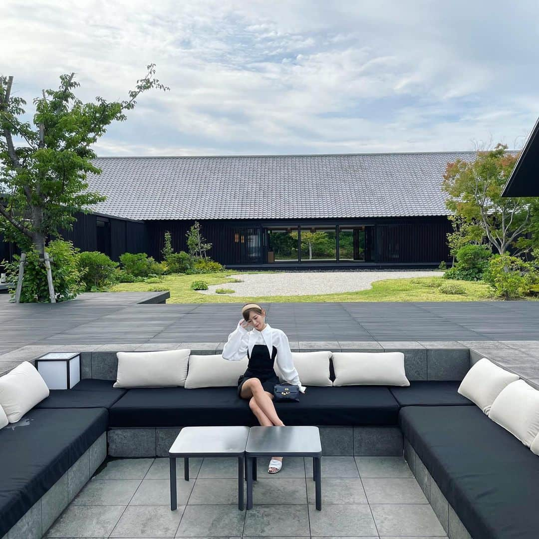 木下春奈のインスタグラム：「🌿🍃☁️ ・ ・ ・ #amanemu#resort#japan#mie#june#coordinate#birthdaytrip#birthday#hermes#kellypochette #アマネム#三重県#伊勢#6月#旅行#コーディネート#誕生日#エルメス#ケリーポシェット」