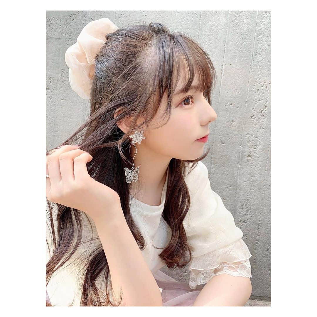 のインスタグラム：「・ ・ たまには横顔の写真も…🌷💭 ・ ・  #大森莉緒  #おーりお  #おりおんず  #横顔  #ハーフアップ  #シュシュ  #イヤリング  #バタフライ #アクセサリー #instagood  #instamakeup #instapic #good #butterfly  #accessory #earrings  #좋아요 #셀카 #셀카그램 #추억 #먹스타그램 #액세서리」