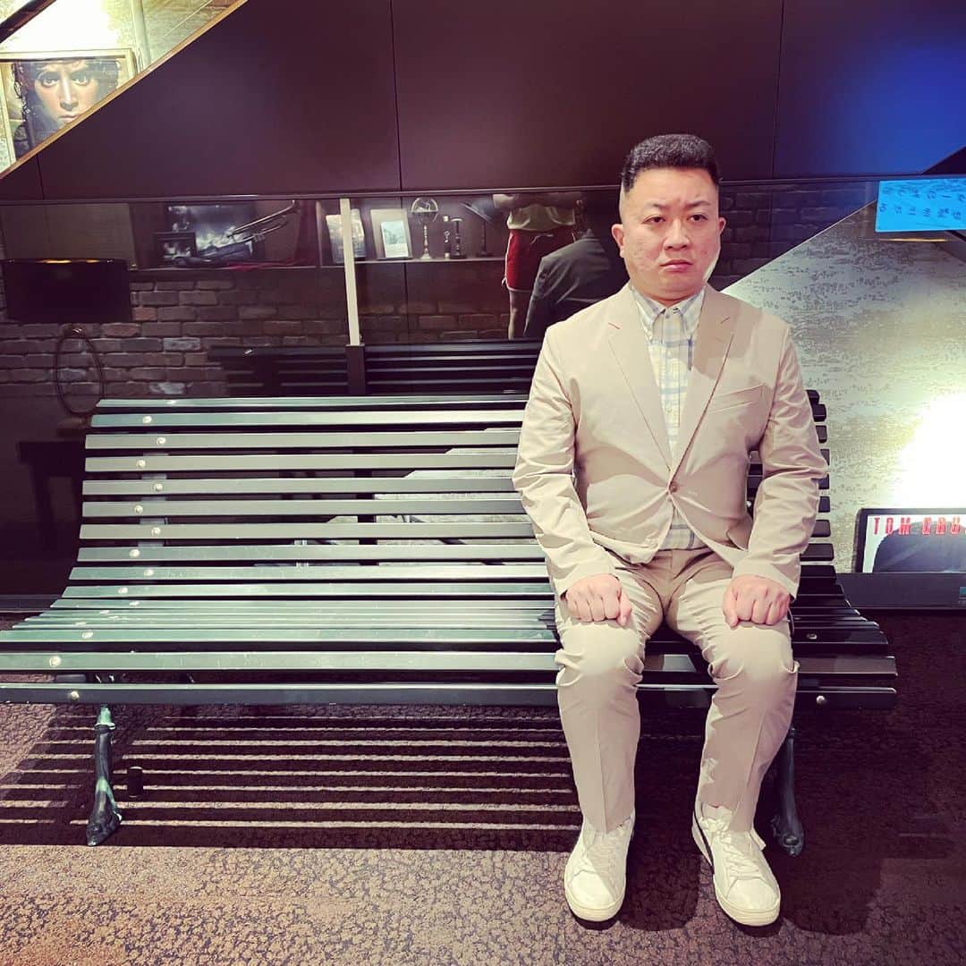 長田庄平のインスタグラム：「こちらがオリジナル オリジナル⁉︎ん？  アメリカ中走る所  #フォレストガンプ #チョコレートプラネット」