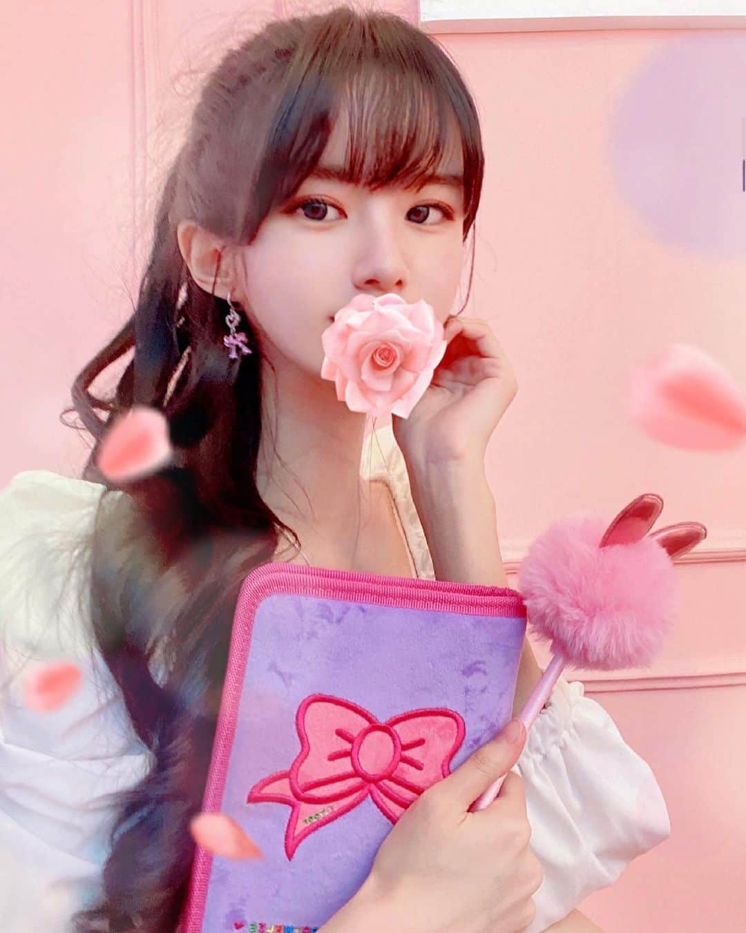 ナ・ヒョンソンさんのインスタグラム写真 - (ナ・ヒョンソンInstagram)「Princess diary 💜💅🏻  #toof #투프 #다이어리 #폰케이스」6月17日 21時57分 - hyun_sssun