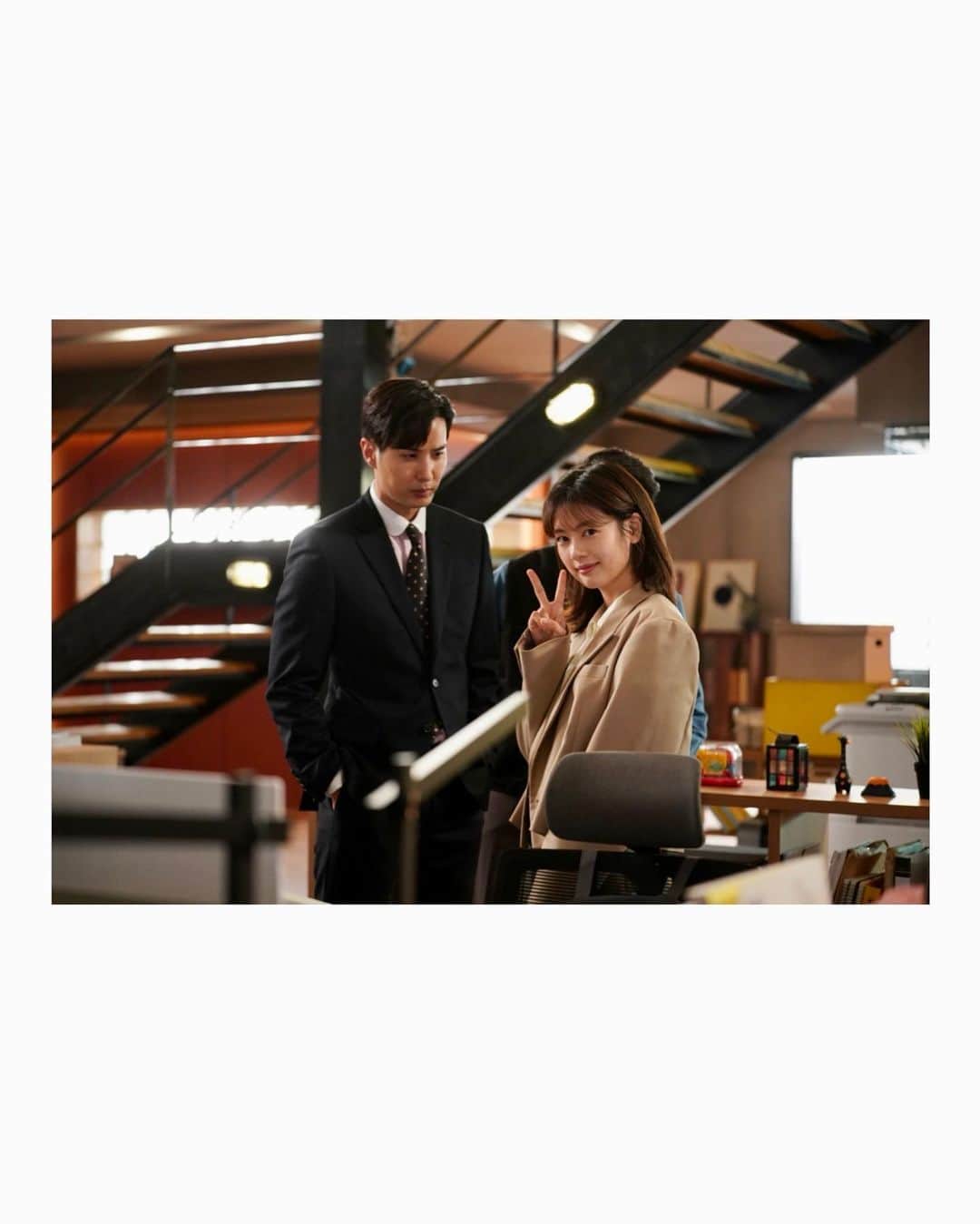 チョン・ソミンのインスタグラム：「#월간집 2호  본방사수 완료✌🏻 @kimjiseok16 대표님 #언팔2시간전 😏」