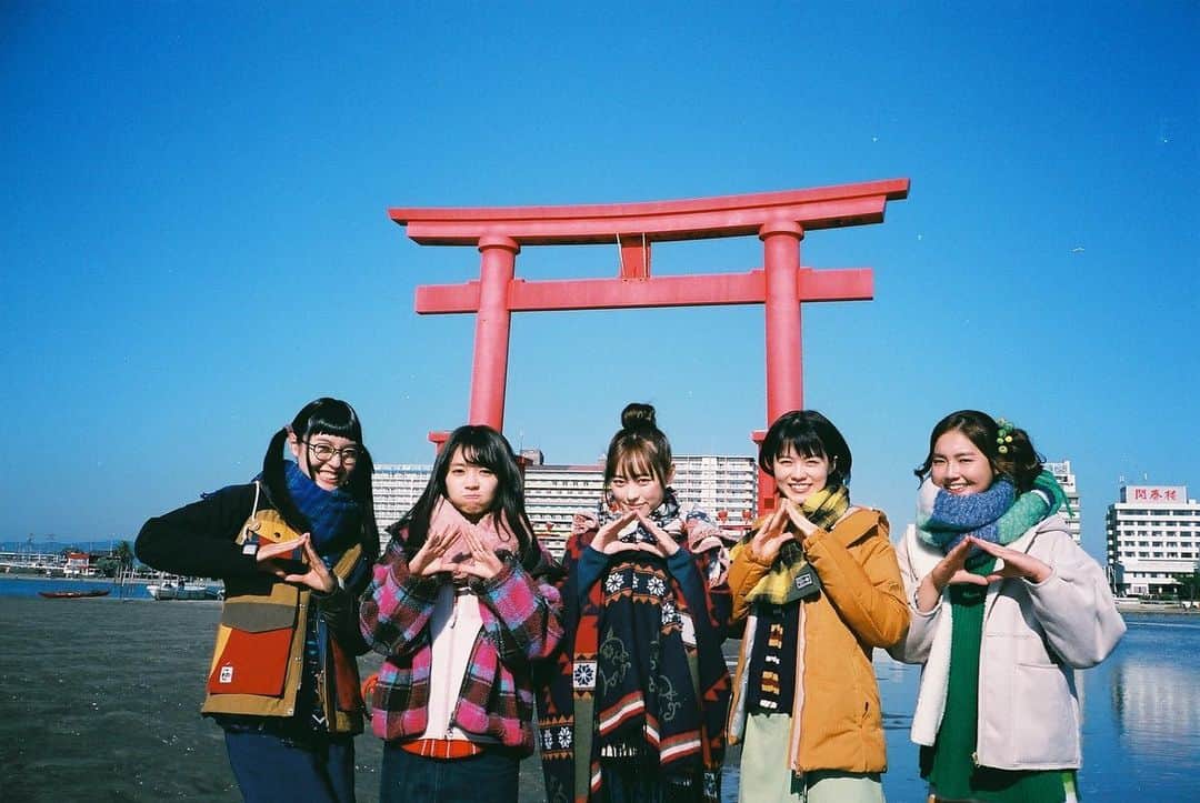 志田彩良のインスタグラム：「・ 今夜「ゆるキャン△2」最終回です。 ついにこの日が来てしまいました、、。 寂しい〜〜😭 大好きなチームで再び撮影する事が出来て 本当に幸せでした。 そしてなにより、4人のことが大好きです！！！ また会えますように。  0時30分〜よろしくお願い致します！ 可能な方は是非一緒にリアタイしましょ〜 #ゆるキャン」