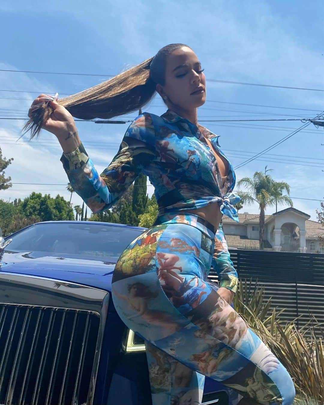 クロエ・カーダシアンさんのインスタグラム写真 - (クロエ・カーダシアンInstagram)「This heat 🥵💙」6月17日 22時03分 - khloekardashian