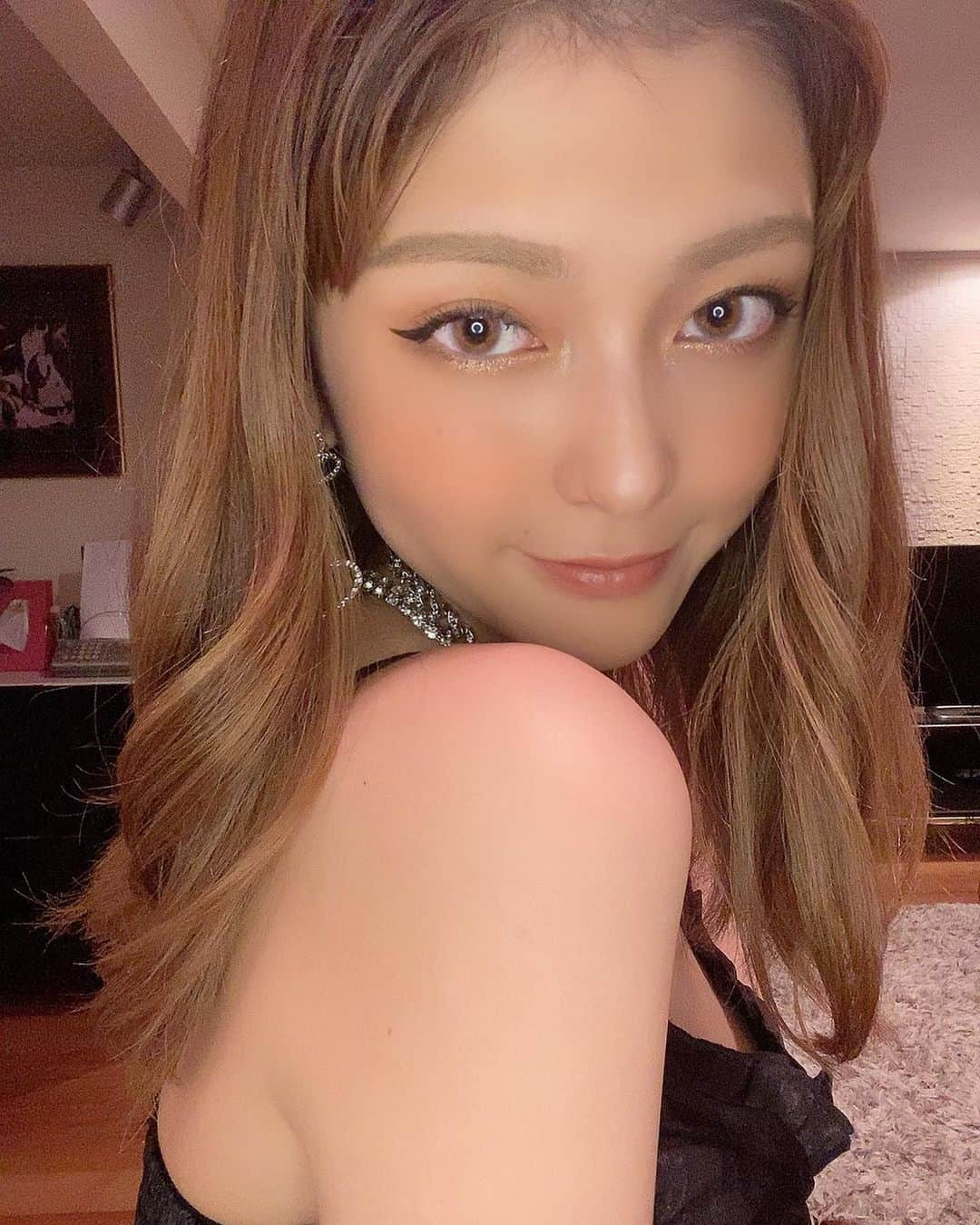 櫻井音乃さんのインスタグラム写真 - (櫻井音乃Instagram)「外国メイクしてみました💄♥ お部屋でパシャリ📸✨」6月17日 22時42分 - o_to.08