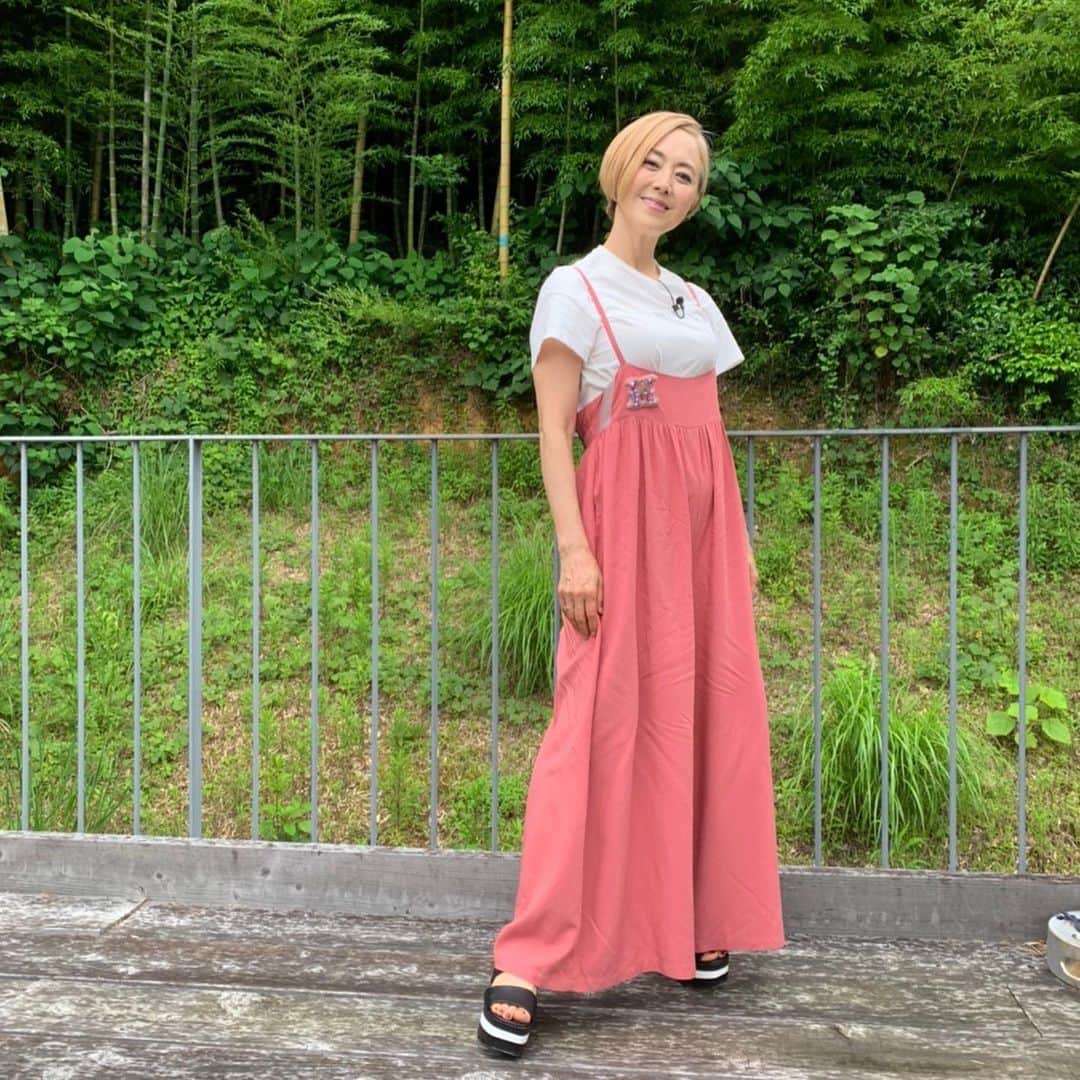 熊谷真実さんのインスタグラム写真 - (熊谷真実Instagram)「今日のサロペットはともちゃんところの。  着やすい。 色が可愛い 浜松来たら明るい洋服が好きになりました #熊谷真実 #リアンディ #取材 #バイキング」6月18日 0時21分 - mami_kumagai310