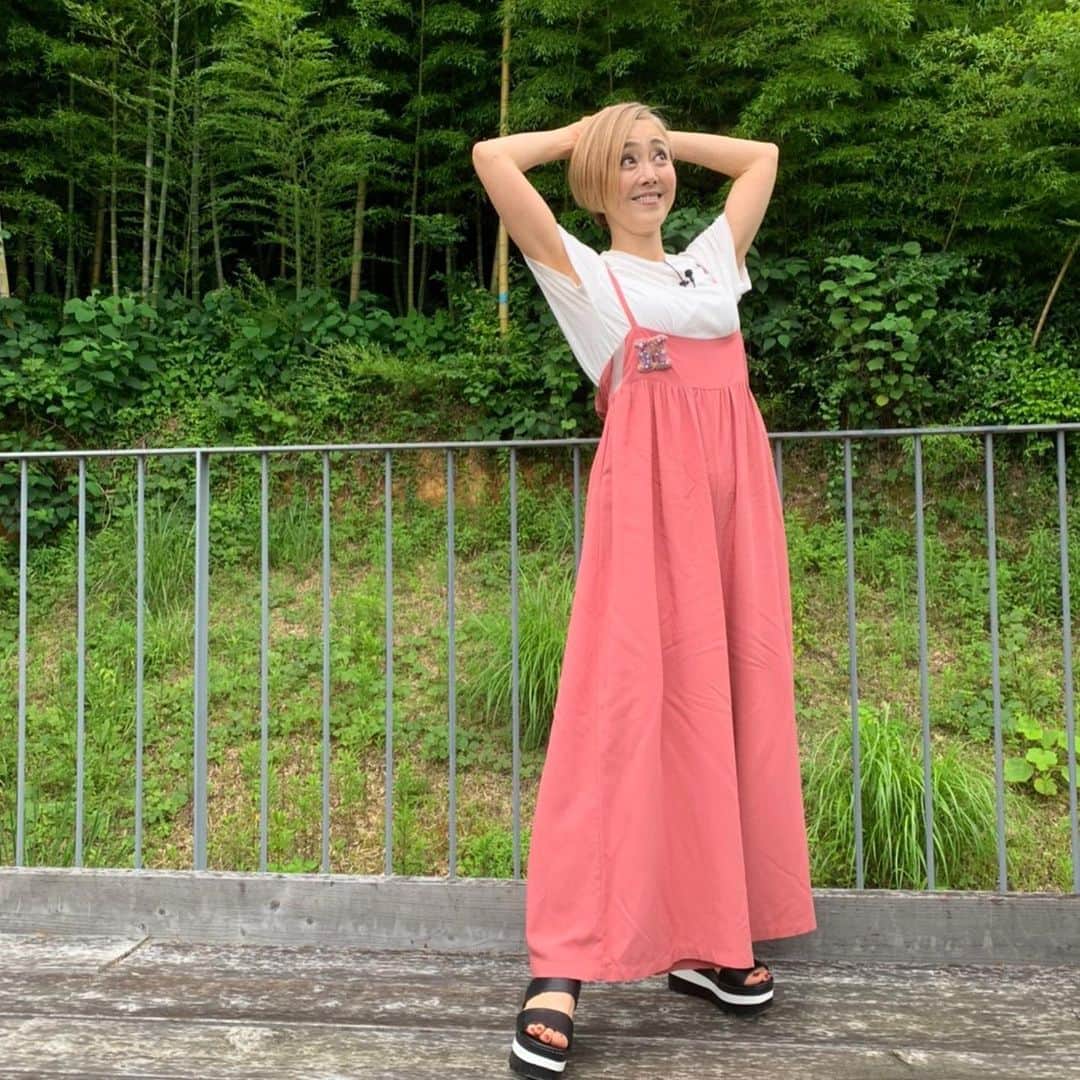 熊谷真実さんのインスタグラム写真 - (熊谷真実Instagram)「今日のサロペットはともちゃんところの。  着やすい。 色が可愛い 浜松来たら明るい洋服が好きになりました #熊谷真実 #リアンディ #取材 #バイキング」6月18日 0時21分 - mami_kumagai310
