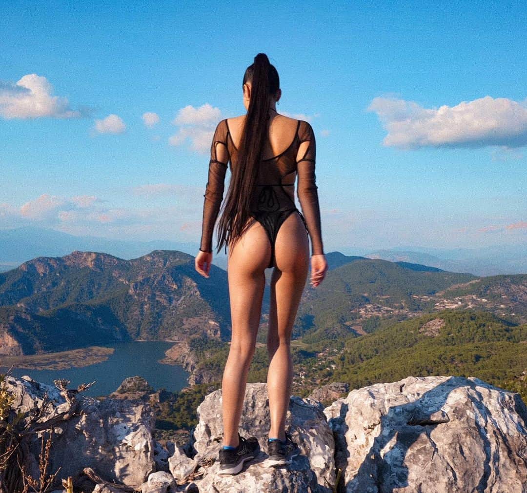 ヘルガ・ラブケティのインスタグラム：「Found a new vantage point 🤩👌 for shooting 📸」