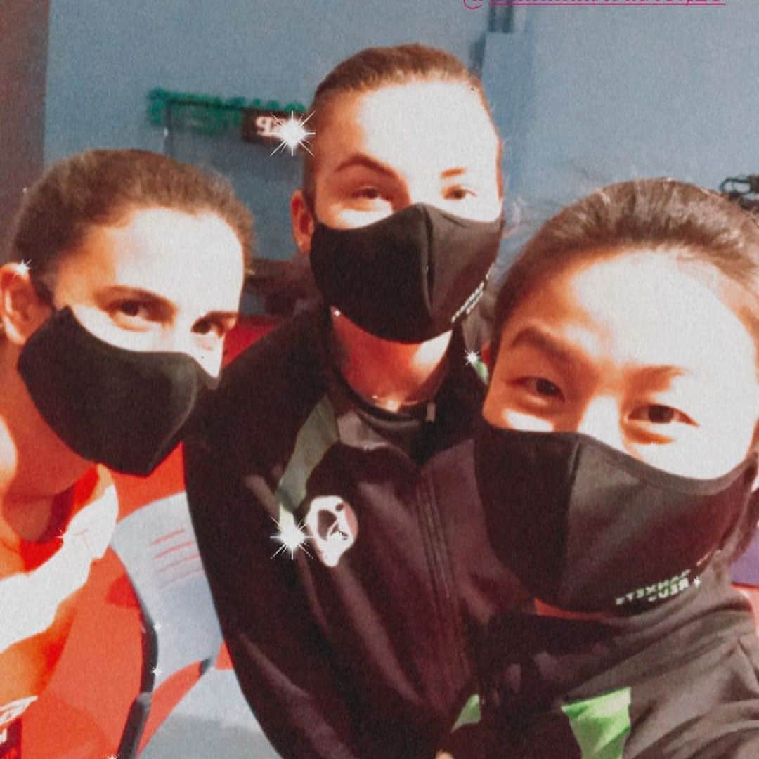 ジェシカ・ヤマダさんのインスタグラム写真 - (ジェシカ・ヤマダInstagram)「Y enterminamos la temporada en España🇪🇸con el oro🥇🏆 en la Copa de la Reina👑 y la prata🥈en los Playoffs! Muchas gracias a mi club Reus @cttganxets por la oportunidad de representarlos, a mis teammates @sararamirezbermudez , @anastasiiakolish6428 y @anaissalpin por cada partido, cada batalla y cada momento que pasamos juntas, a Svetlana por siempre apoiarnos, a nuestro presidente @jcvirgili por todo profissionalismo y esfuerzo y a todos que estan por nossotras! Fue un año dificil y, asi mismo, logramos cerrar con llave de oro. Muchas gracias a todos!  #campeonas#espana#spain#copadelareina#reus#ganxets#tenisdemesa#gratitud @jjyamadatabletennis  @jjyamadabutterflybrazil @matchpointtabletennis  @itaim.keiko.jjyamada」6月18日 3時15分 - jessica_yamada